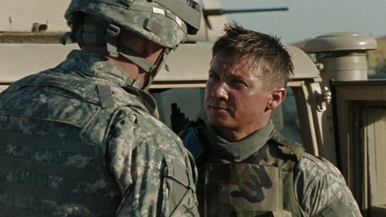 A bomb technician (Jeremy Renner) talks to his senior commander.