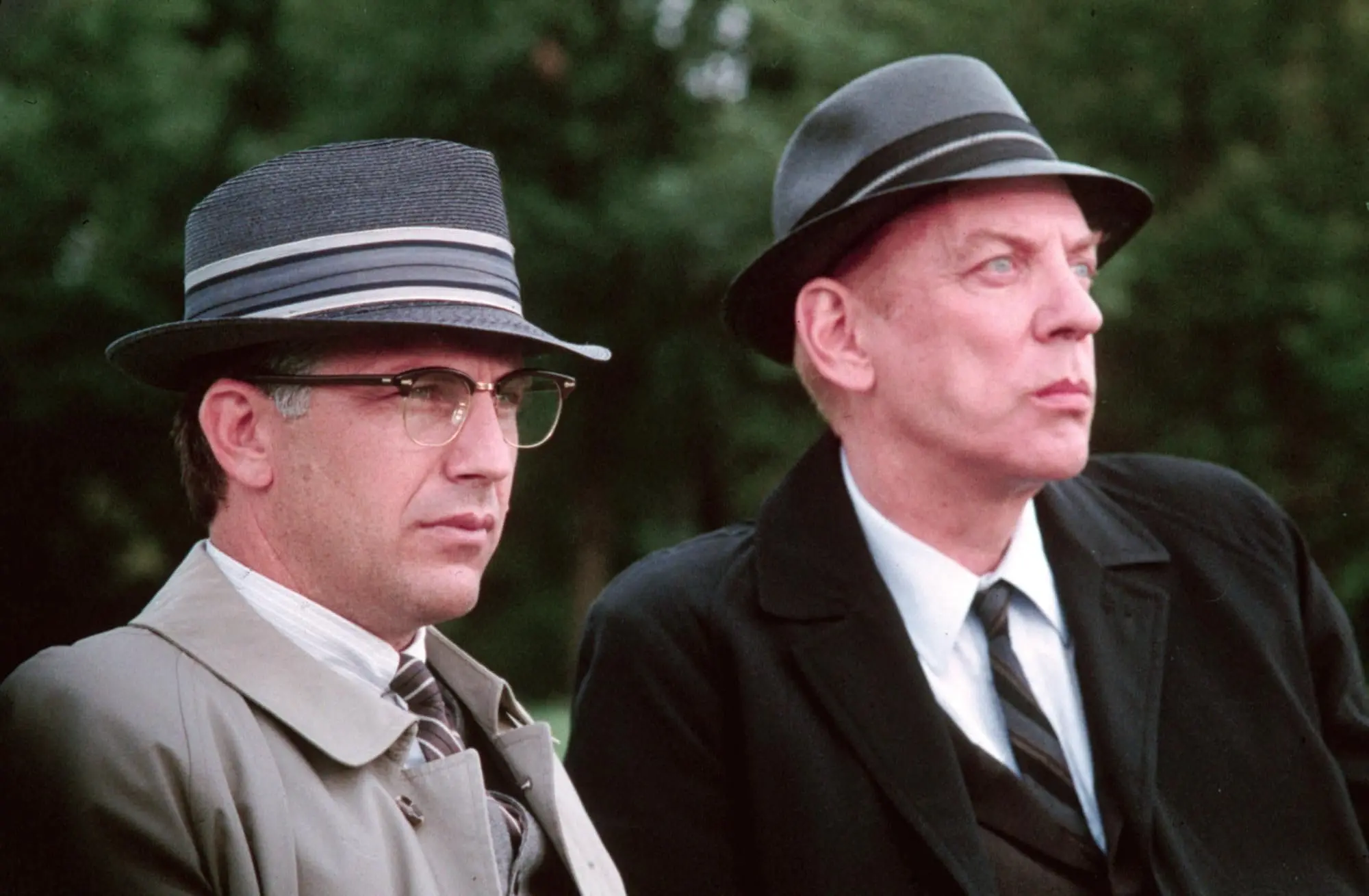 Jim Garrison (Kevin Costner) and Mr. X (Donald Sutherland) look upon Washington D.C.