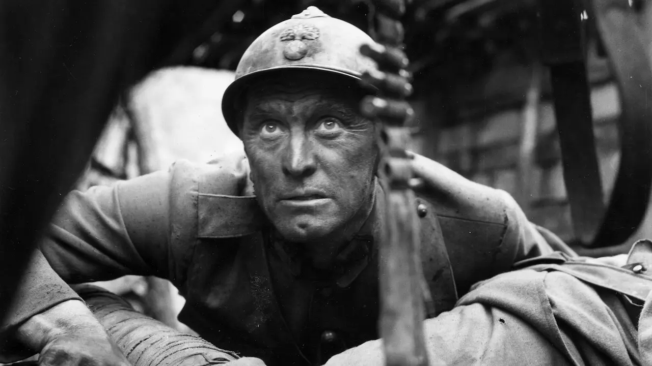 Kirk Douglas is a French commanding officer during World War I, who is subject to the whims of higher-ups.