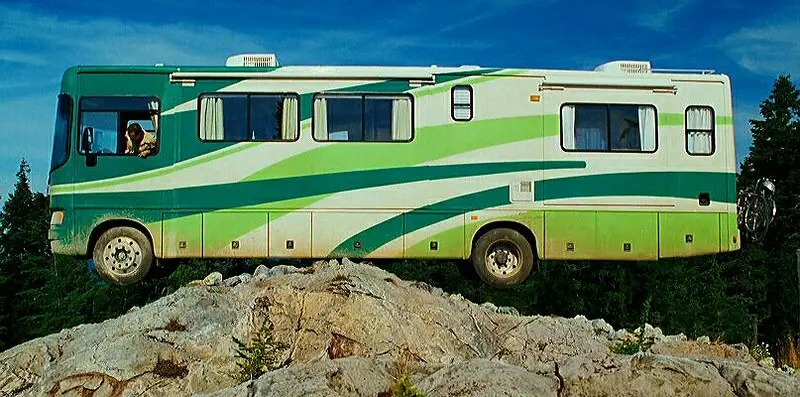 Robin Williams drives an RV to the top of a mountain.