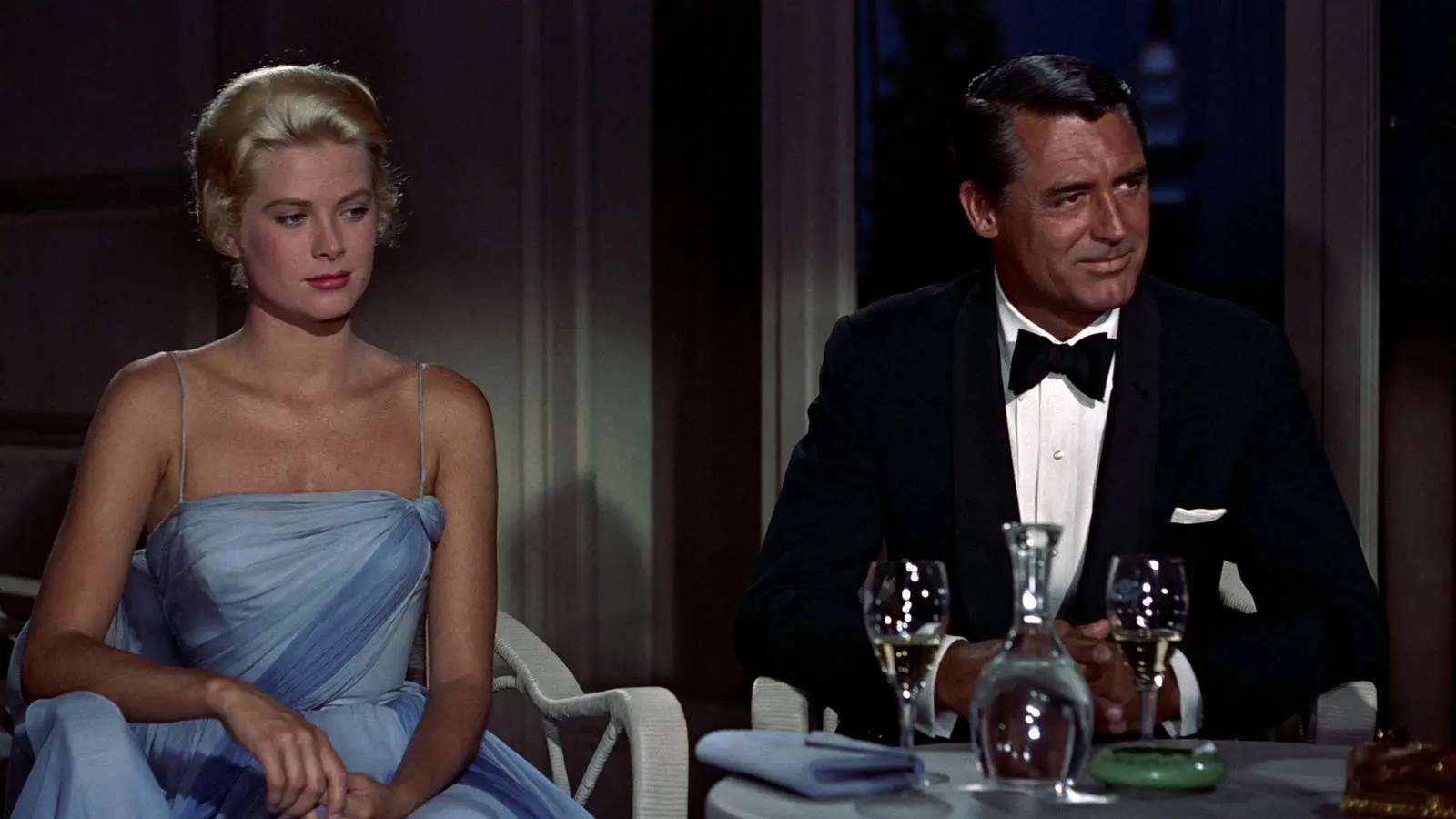 Cary Grant and Grace Kelly sit together at dinner as unacquainted people.