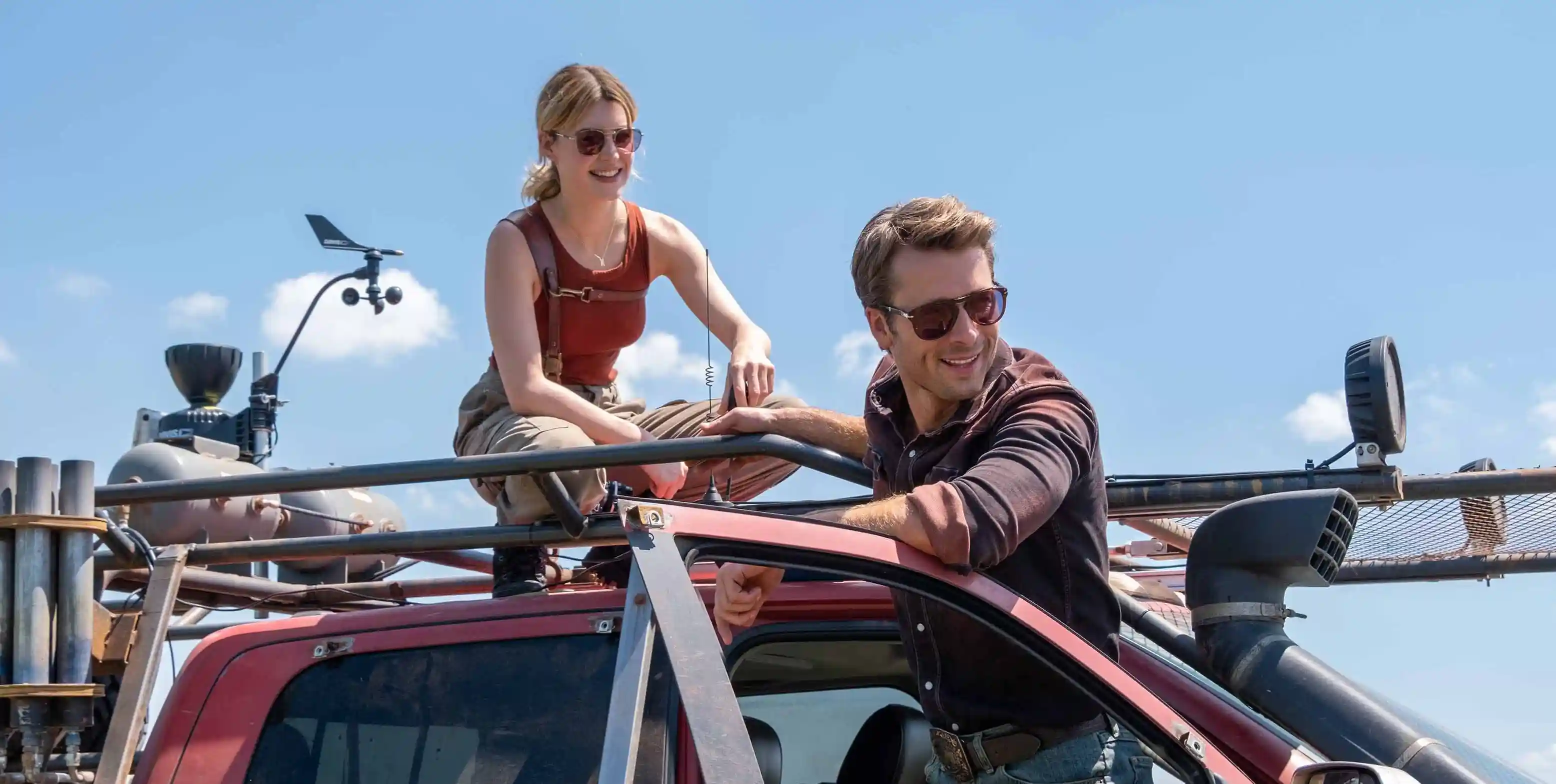 Actors Glen Powell and Daisy Edgar-Jones 'feel the sky.'